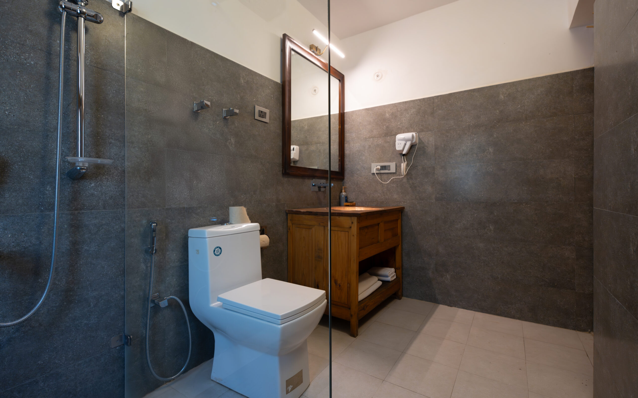 duplex room bathroom