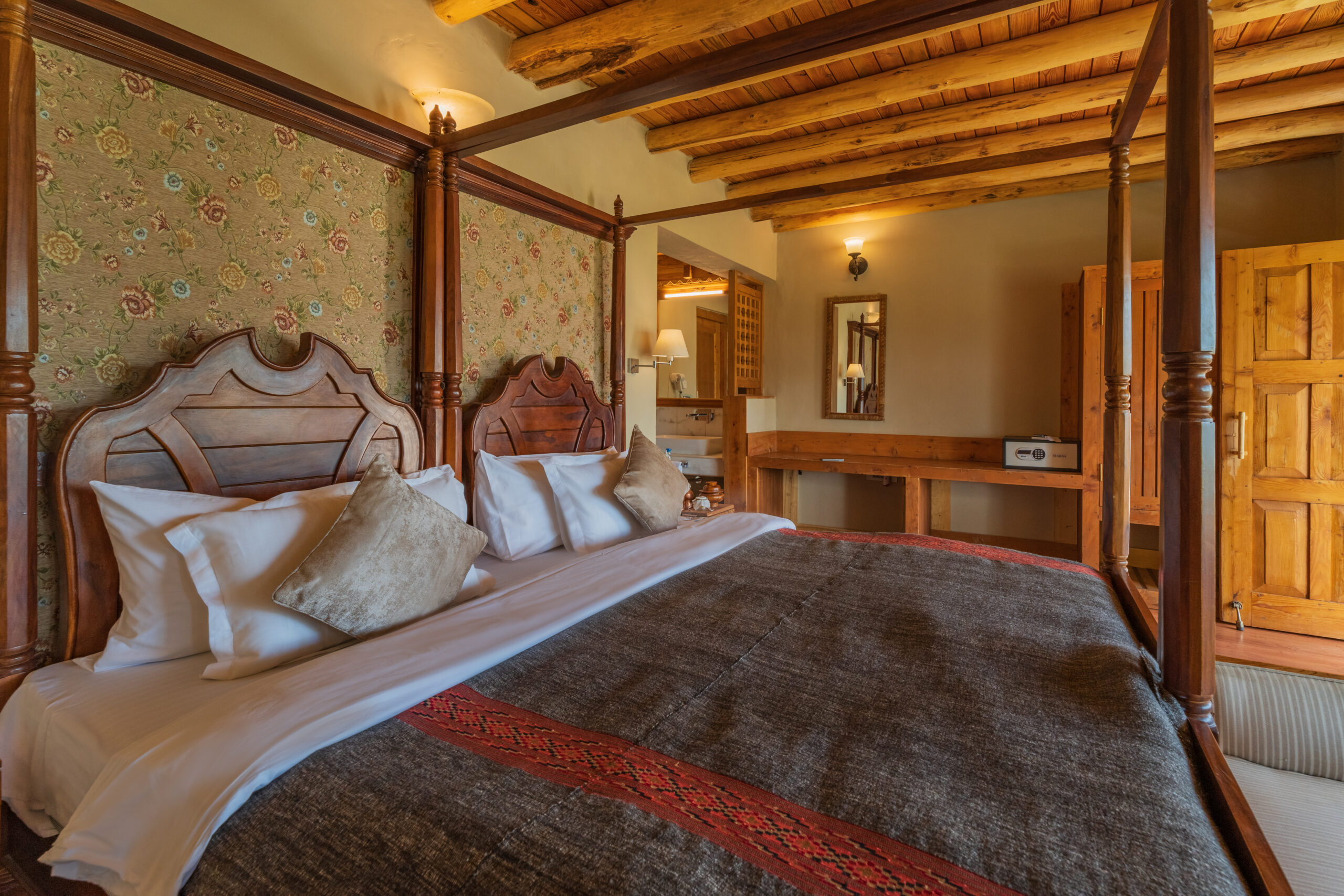 Old Chalet11 duplex ground floor room