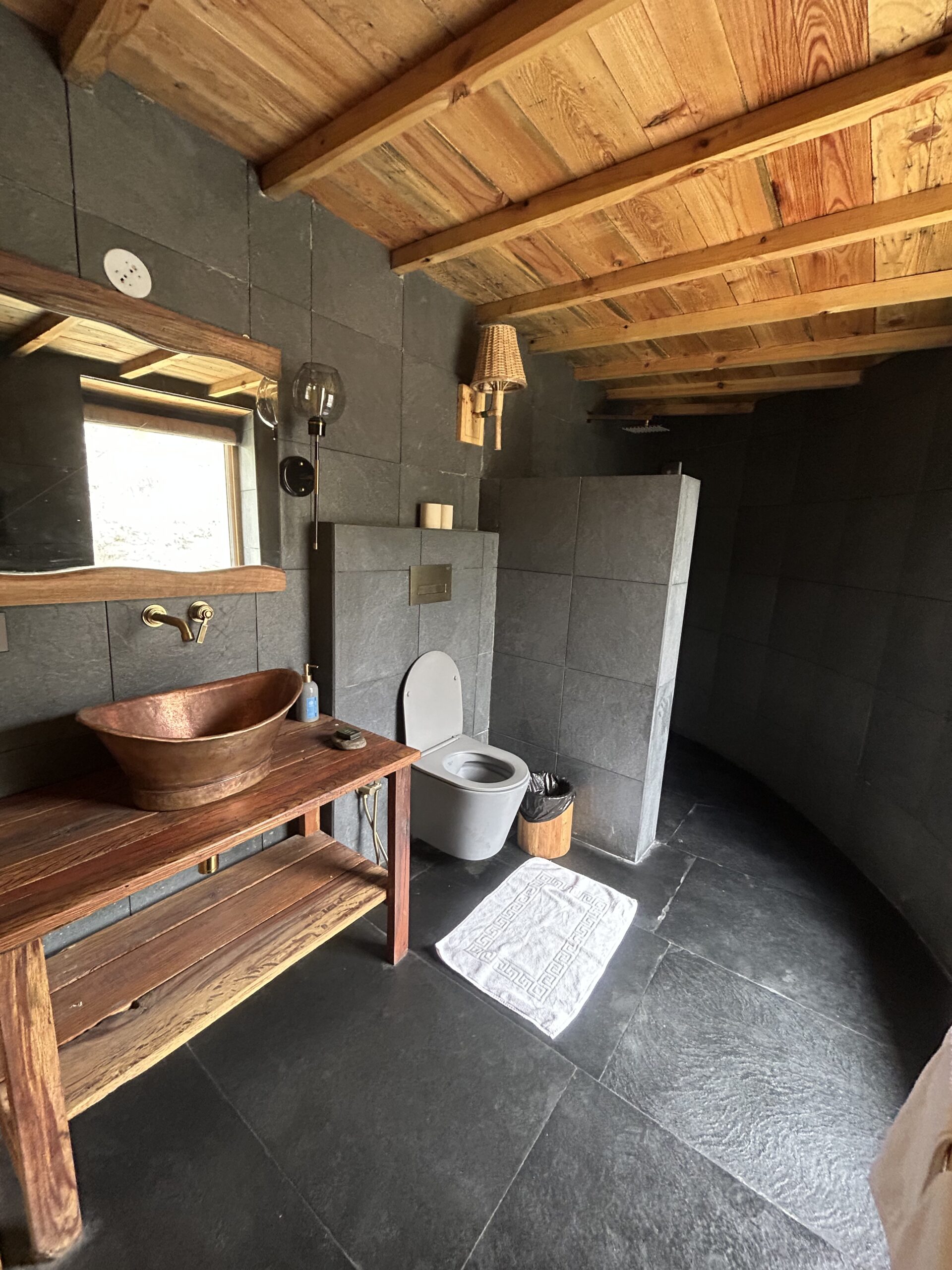 IMGLuxury Resort Bathroom – Modern Design & Elegant Finish_1577